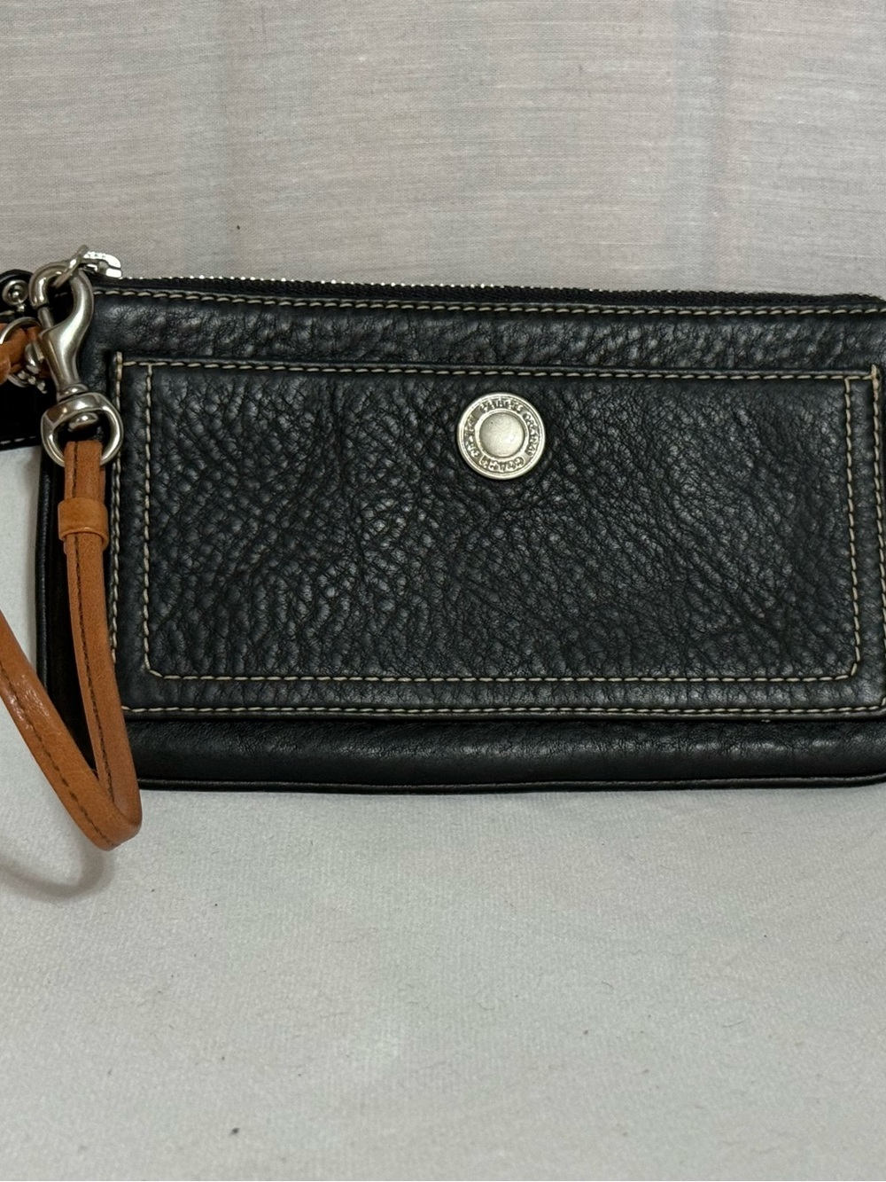 Vintage Coach Black Pebbled Leather Turnlock Wristlet